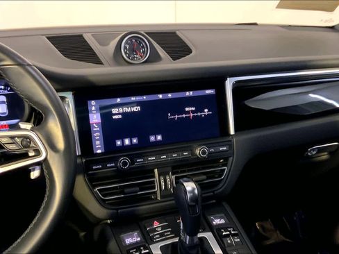 Used 2021 Porsche Macan image 16