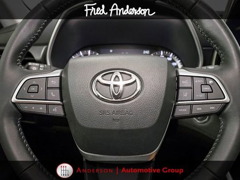 Used 2023 Toyota Highlander XLE AWD/4WD image 21