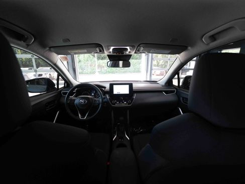 Used 2025 Toyota Corolla Cross LE FWD image 19