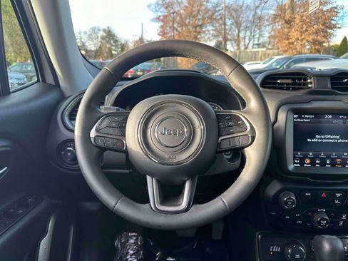 Used 2022 Jeep Renegade Latitude image 12