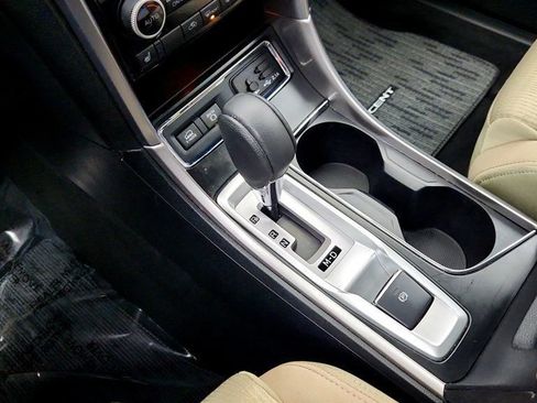 Used 2022 Subaru Ascent Premium w/ Convenience Package image 16