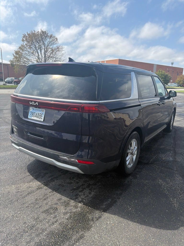 Used 2024 Kia Carnival LX FWD image 6