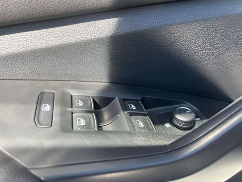 Used 2025 Volkswagen Jetta Sport FWD image 13