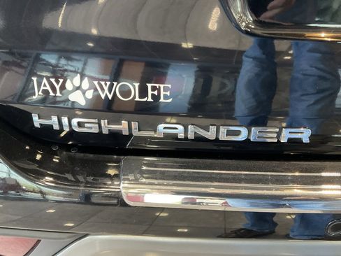 Used 2024 Toyota Highlander Platinum image 25