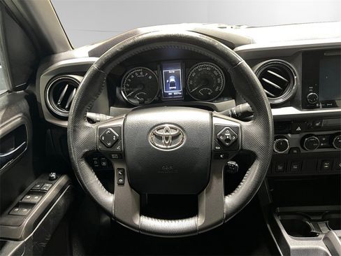 Used 2017 Toyota Tacoma TRD Sport image 25