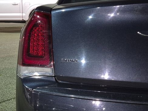 Used 2018 Chrysler 300 S image 9