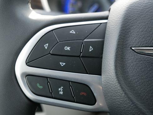 Used 2023 Chrysler Pacifica Limited image 31