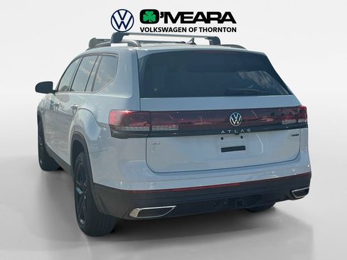 Used 2025 Volkswagen Atlas SE AWD/4WD image 3