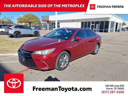 Used 2017 Toyota Camry SE image 1