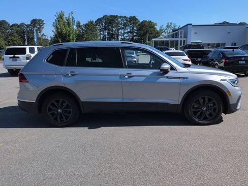 Used 2024 Volkswagen Tiguan SE FWD image 2