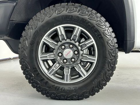 Used 2025 GMC Sierra 1500 AT4X image 39