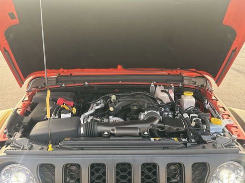 Used 2023 Jeep Gladiator Rubicon w/ Cold Weather Group AWD/4WD image 33