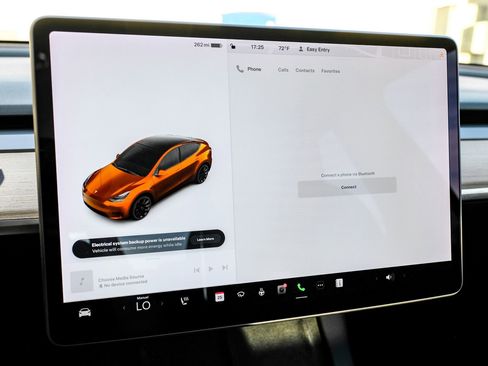 Used 2021 Tesla Model Y Long Range image 25