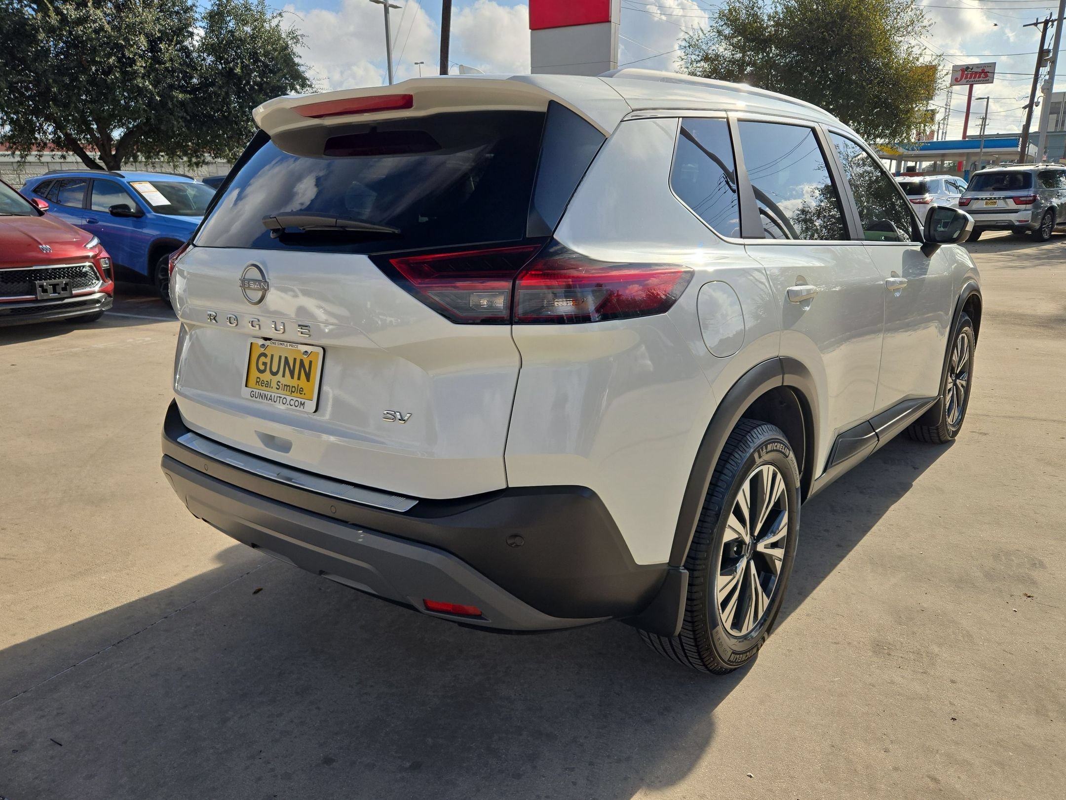 Used 2023 Nissan Rogue SV w/ SV Premium B Package FWD image 3