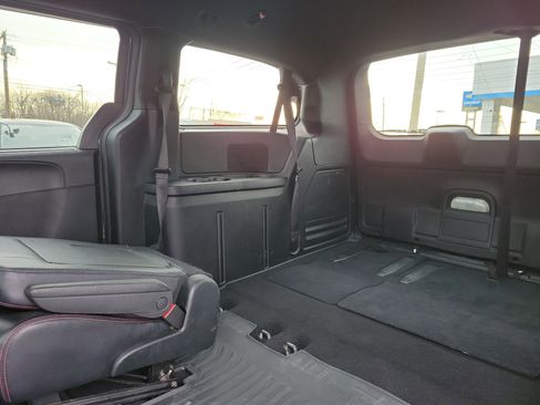 Used 2018 Dodge Grand Caravan GT image 12