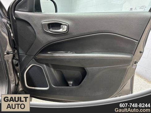 Used 2019 Jeep Compass Latitude image 17