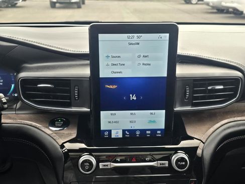 Used 2021 Ford Explorer Platinum w/ Equipment Group 601A image 9