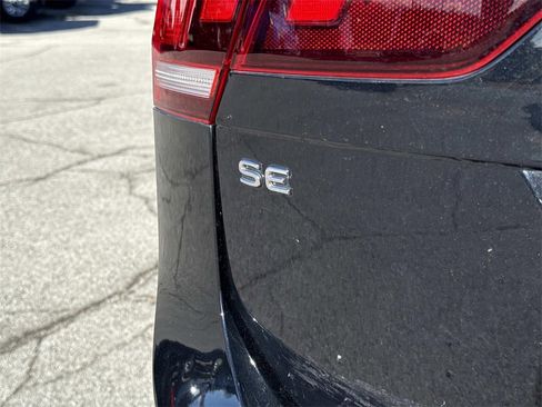 Used 2022 Volkswagen Tiguan SE R-Line image 5