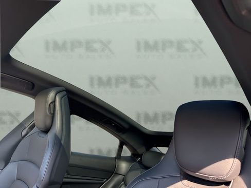 Used 2022 Porsche Taycan image 11