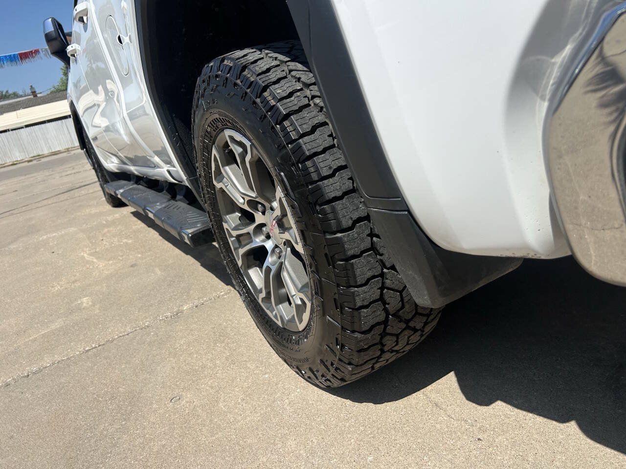 Used 2020 GMC Sierra 1500 SLE w/ SLE Value Package AWD/4WD image 9