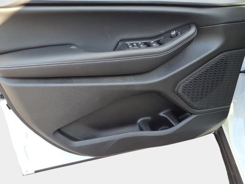 New 2025 Jeep Grand Cherokee L Laredo image 16