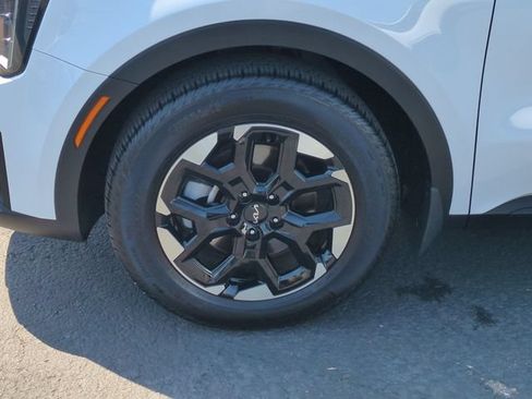 Certified 2025 Kia Sorento S w/ Panoramic Sunroof Package FWD image 11