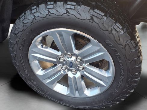 Used 2019 Ford F150 XLT w/ Equipment Group 302A Luxury image 8