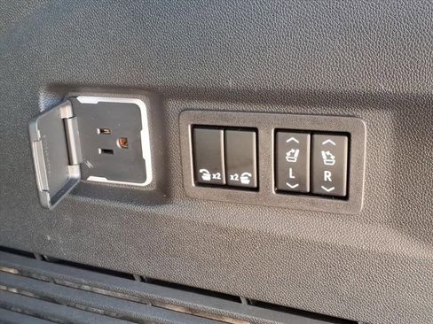 Used 2024 GMC Yukon AT4 w/ AT4 Premium Plus Package image 13