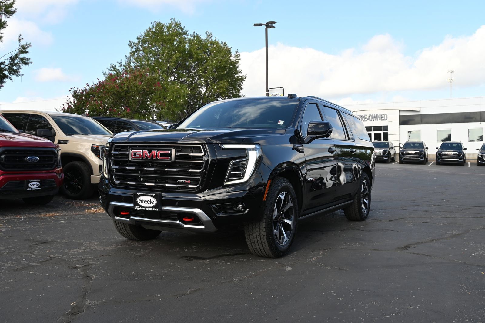 Used 2026 GMC Yukon XL AT4 Ultimate AWD/4WD image 1