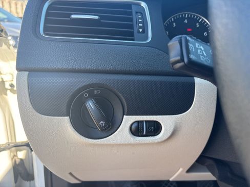 Used 2014 Volkswagen Jetta SE image 23