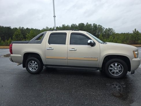 Used 2008 Chevrolet Avalanche LT w/ LT Preferred Equipment Group image 11