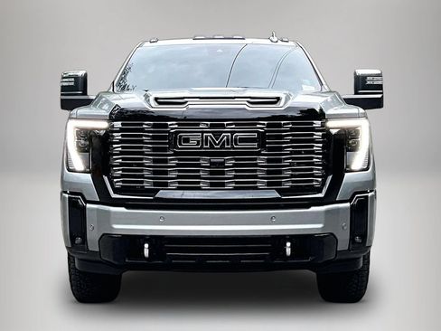 Used 2026 GMC Sierra 2500 Denali Ultimate w/ LPO, Black Badging Package AWD/4WD image 3