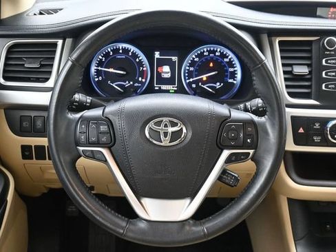 Used 2018 Toyota Highlander XLE FWD image 26