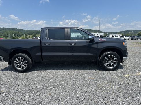 Used 2024 Chevrolet Silverado 1500 LT w/ Z71 Off-Road Package AWD/4WD image 8
