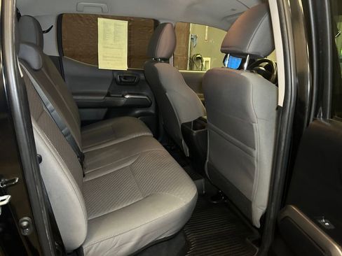 Used 2022 Toyota Tacoma SR5 AWD/4WD image 17