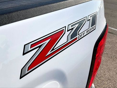 Used 2017 Chevrolet Silverado 1500 LT w/ Redline Edition AWD/4WD image 10