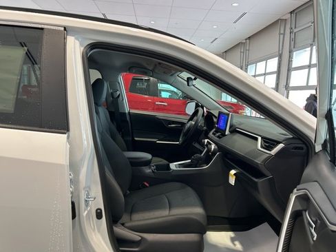 New 2025 Toyota RAV4 XLE image 18