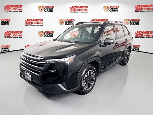 Certified 2025 Subaru Forester Premium AWD/4WD image 13