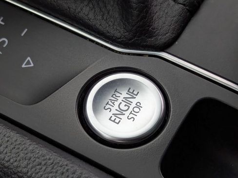 Used 2021 Volkswagen Atlas SE image 15