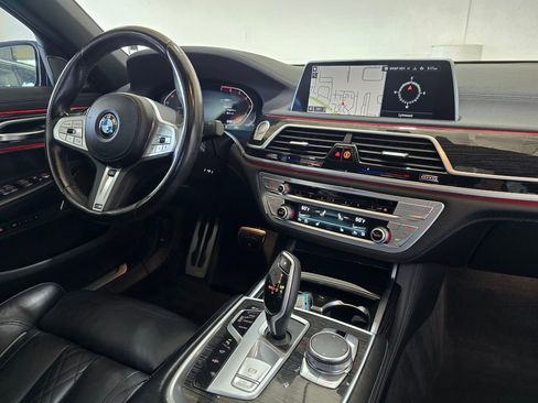 Used 2022 BMW 750i xDrive w/ M Sport Package image 33