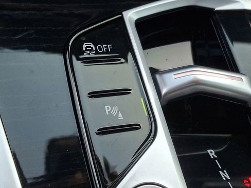 Certified 2024 BMW X6 xDrive40i w/ Premium Package image 18