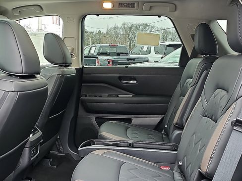 New 2026 Nissan Pathfinder Platinum AWD/4WD image 10