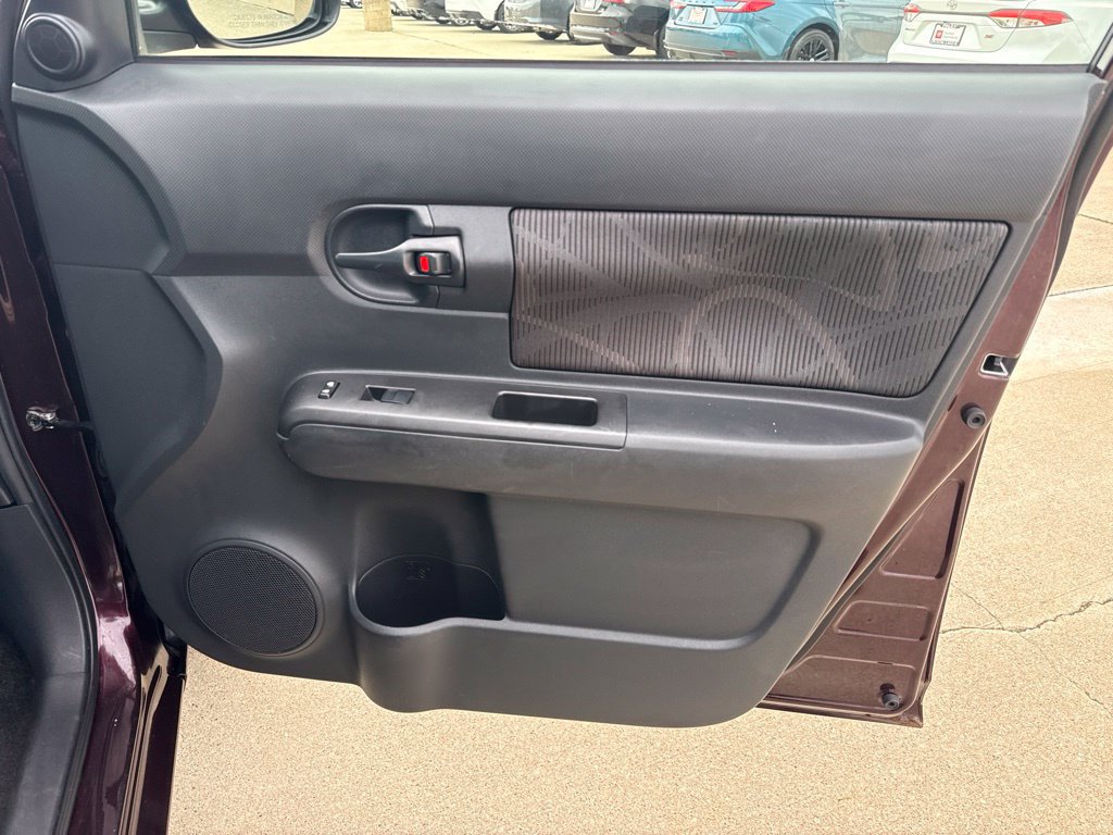 Used 2015 Scion xB FWD image 16