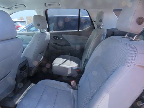 Used 2018 Chevrolet Traverse LT FWD image 11
