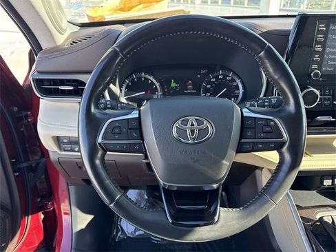 Used 2021 Toyota Highlander Limited image 14