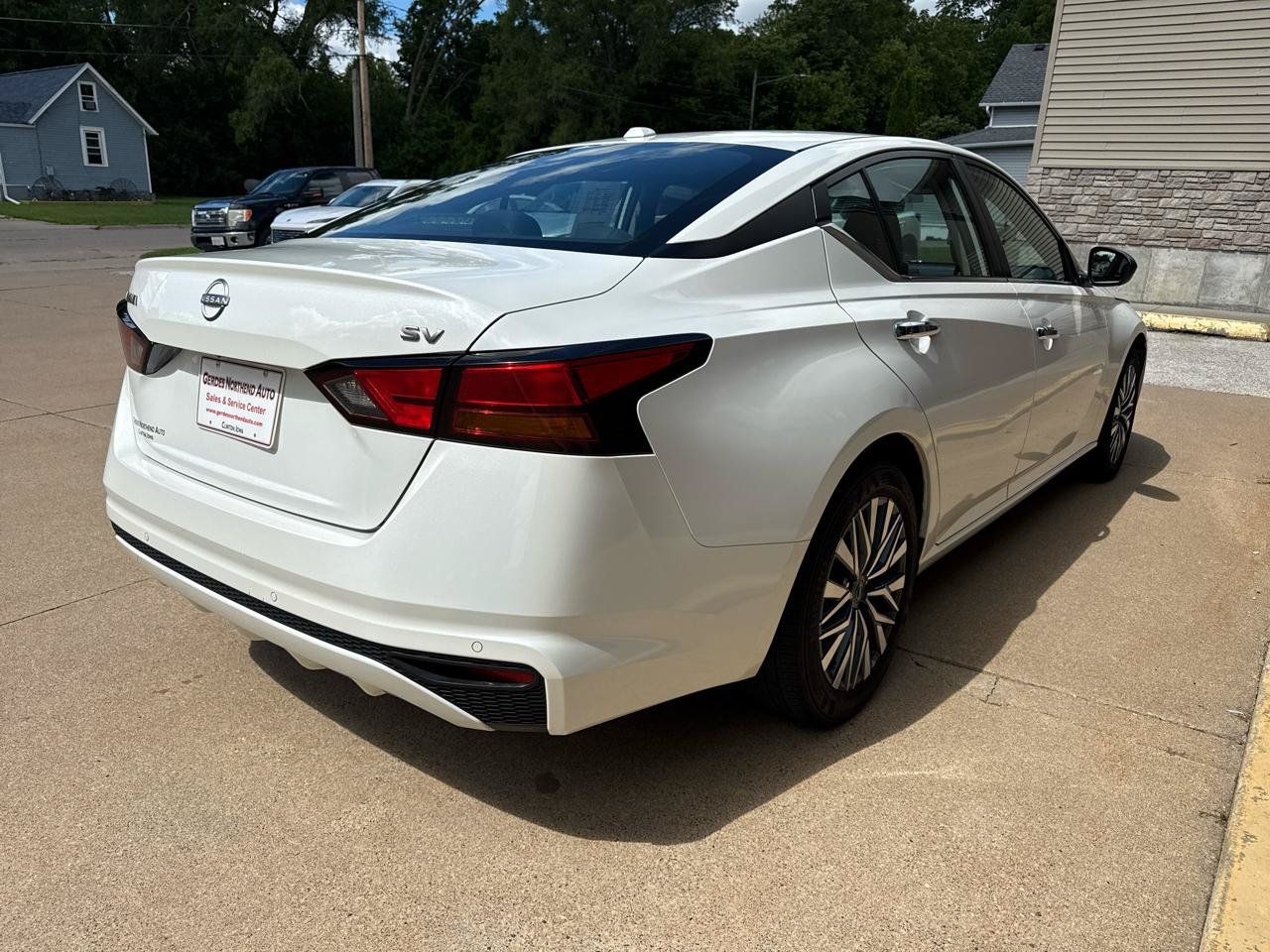 Used 2024 Nissan Altima 2.5 SV FWD image 4
