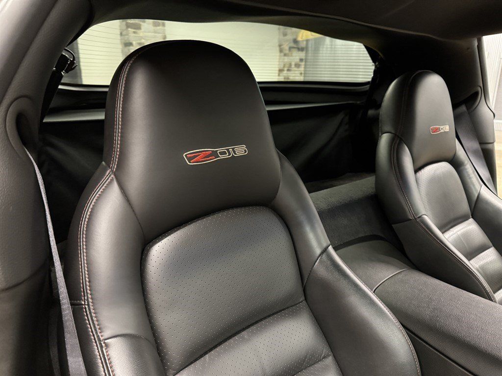 Used 2006 Chevrolet Corvette Z06 w/ Preferred Equipment Group RWD image 34