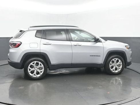 Used 2024 Jeep Compass Latitude AWD/4WD image 6