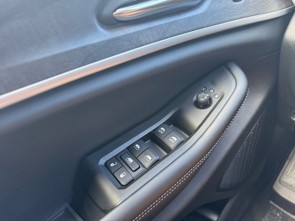 New 2025 Jeep Grand Cherokee Limited w/ Luxury Tech Group II RWD image 25