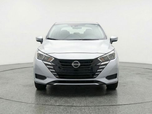 Used 2025 Nissan Versa SV FWD image 2